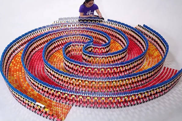 Quadruple spiral with 15,000 dominoes | Kids Vids