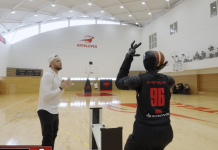 Dude Perfect v Robots